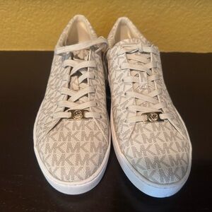 Michael Kors Women's Gray Sneakers ((NEVER WORN))
